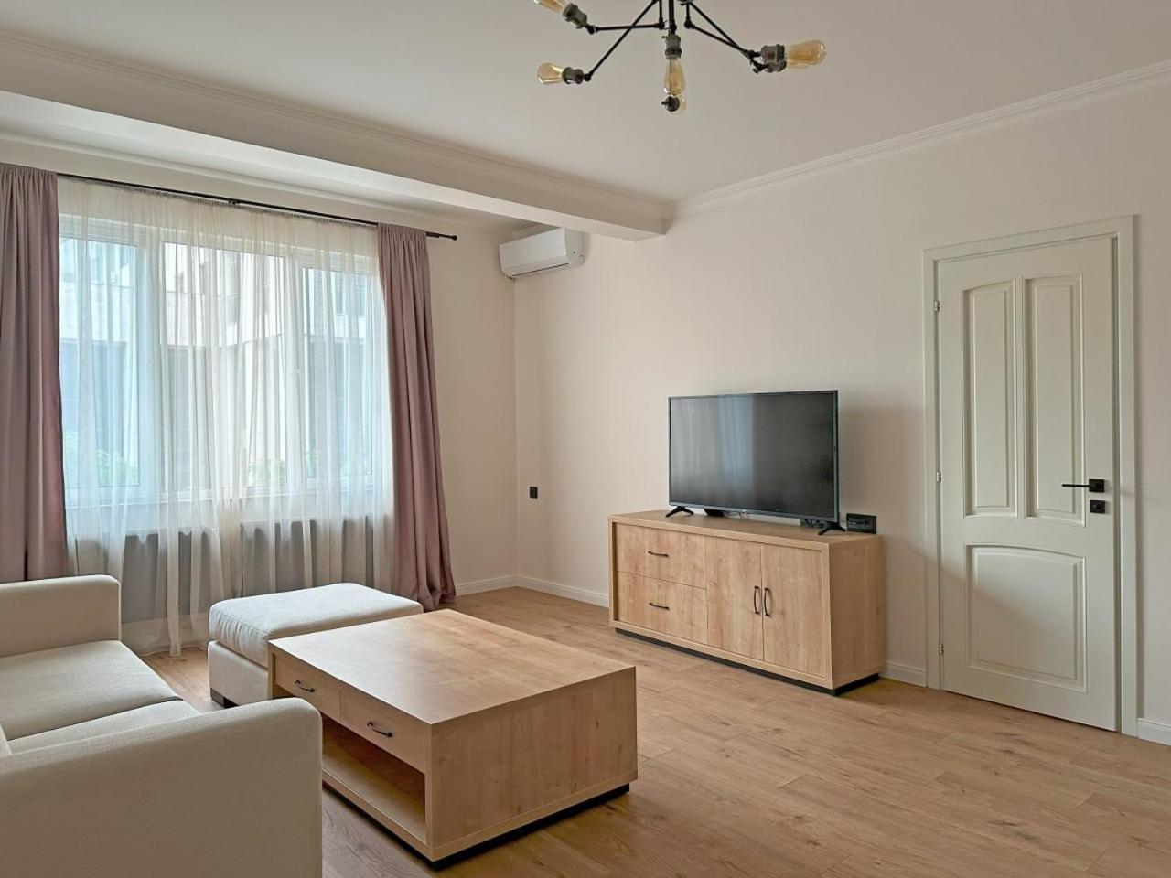 Апартаменты City Center Living In Ереван Экстерьер фото